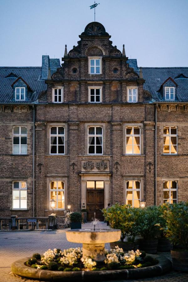 Hotel Hugenpoet 5*